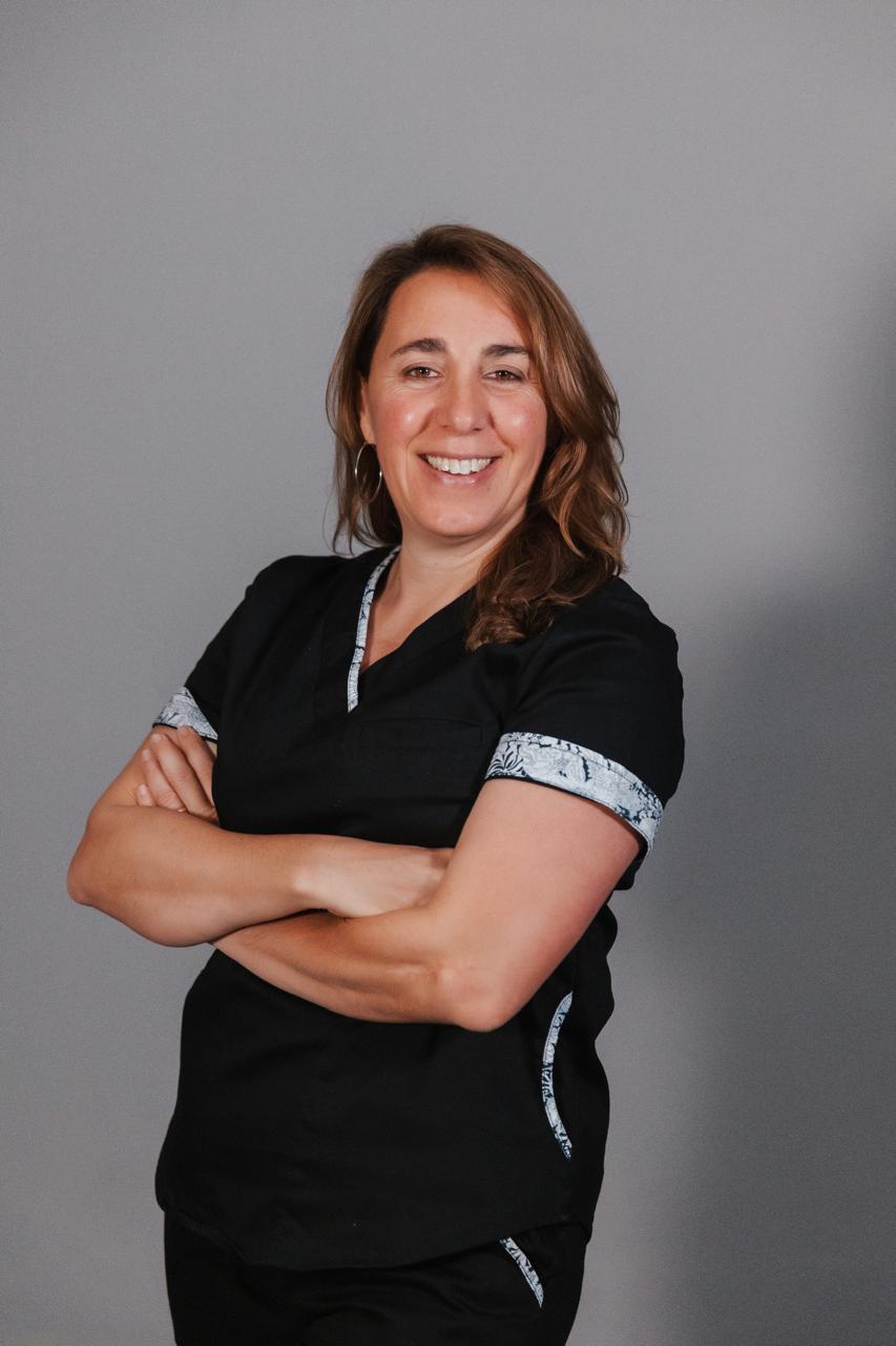 Dra. Mariel Ivón Castellano — Oral Surgeon, T-Change Buenos Aires